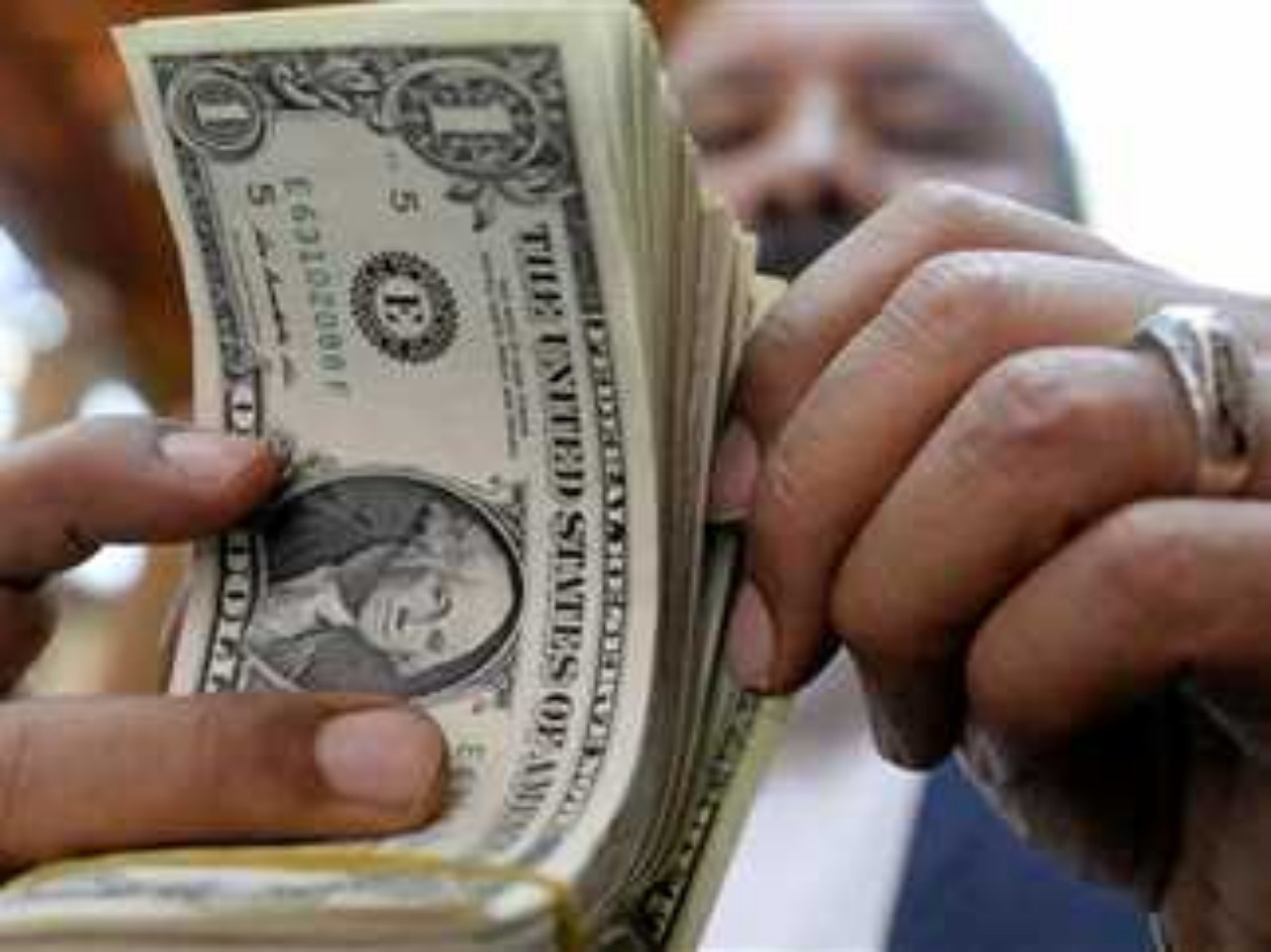 "استقرار جديد".. تعرف على سعر صرف الدولار اليوم الأحد 22 سبتمبر 2024 في البنوك المصرية 5 “استقرار جديد”.. تعرف على سعر صرف الدولار اليوم الأحد 22 سبتمبر 2024 في البنوك المصرية