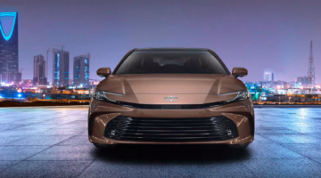 سعر سيارة تويوتا كامري toyota camry 2025 من عبداللطيف جميل للسيارات