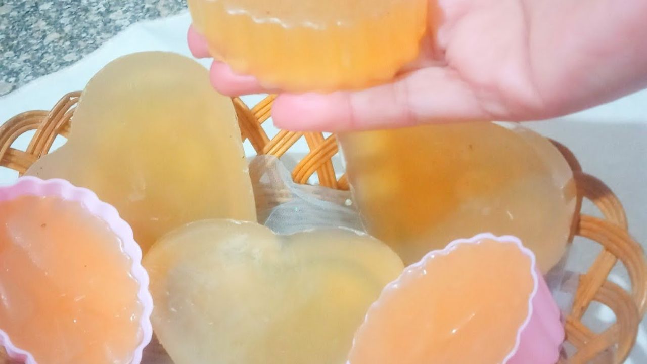 عوضي الكولاجين المفقود ببشرتك وحضري صابونة لبان الذكر للبشرة في البيت لتفتيحها وإزالة العلامات والتجاعيد