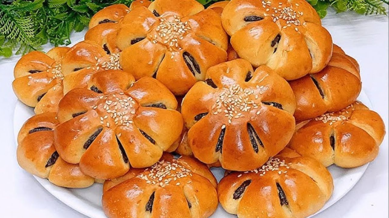 " اعمليها لزوم المدارس " طريقة عمل القرص بحشوة العجوة بوصفة هطلعها طرية وهشة زي بتاعة الأفران 5 ” اعمليها لزوم المدارس ” طريقة عمل القرص بحشوة العجوة بوصفة هطلعها طرية وهشة زي بتاعة الأفران