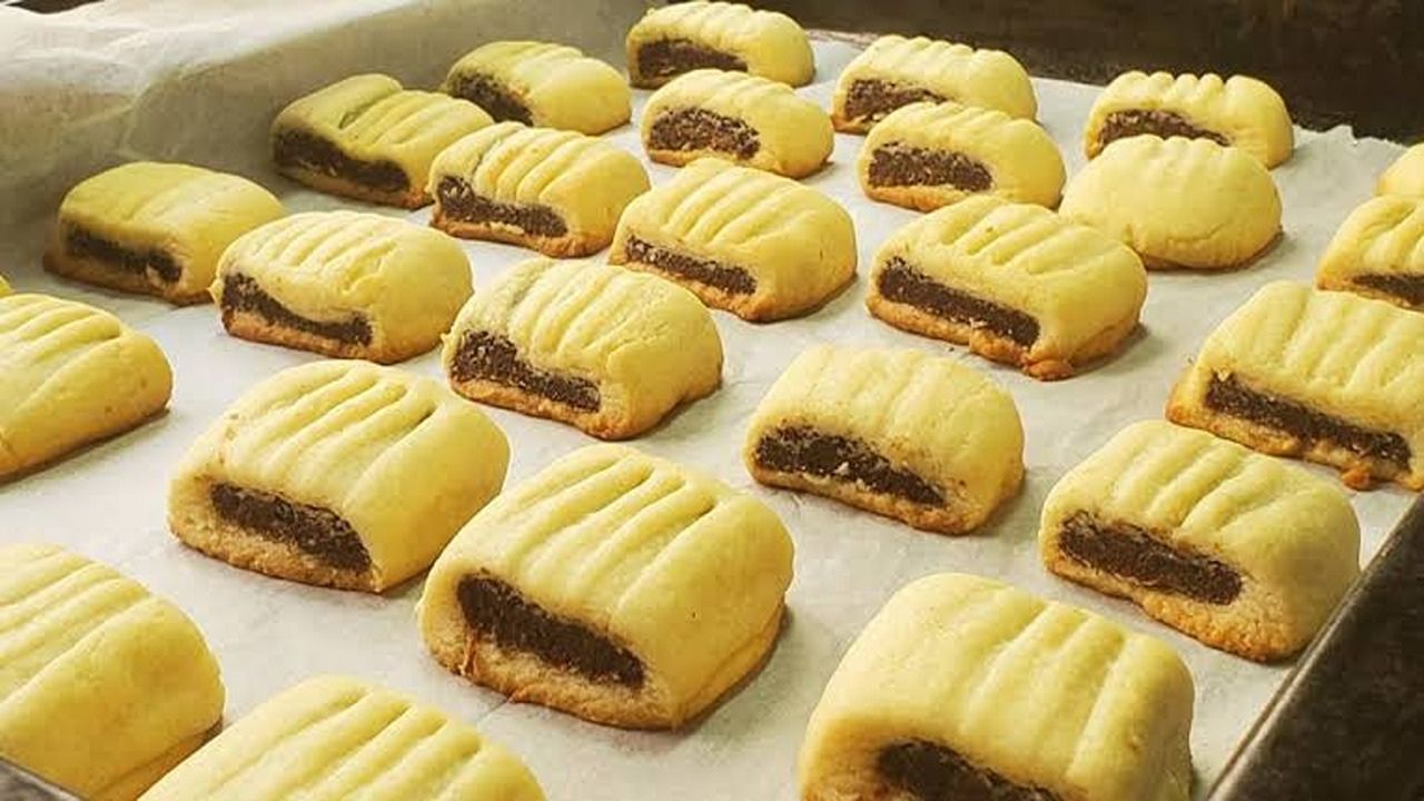 هدوقك أحلى معمول من عمايل ايديكي .. اعرفي طريقة عمل بسكويت التمر في البيت  بمكونات اقتصادية