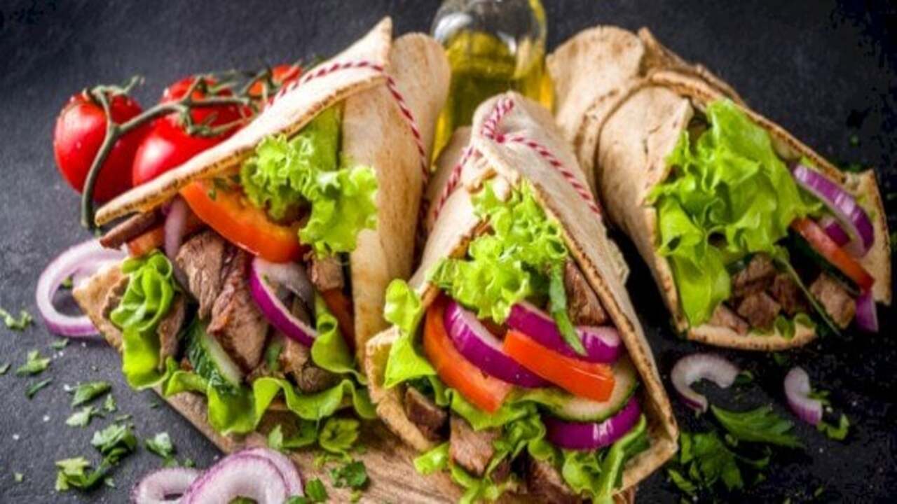 اعملي اكل المطاعم بكل سهولة في البيت ومن غير تكاليف كتير.. خطوات تحضير شاورما اللحمة بطعم روعة
