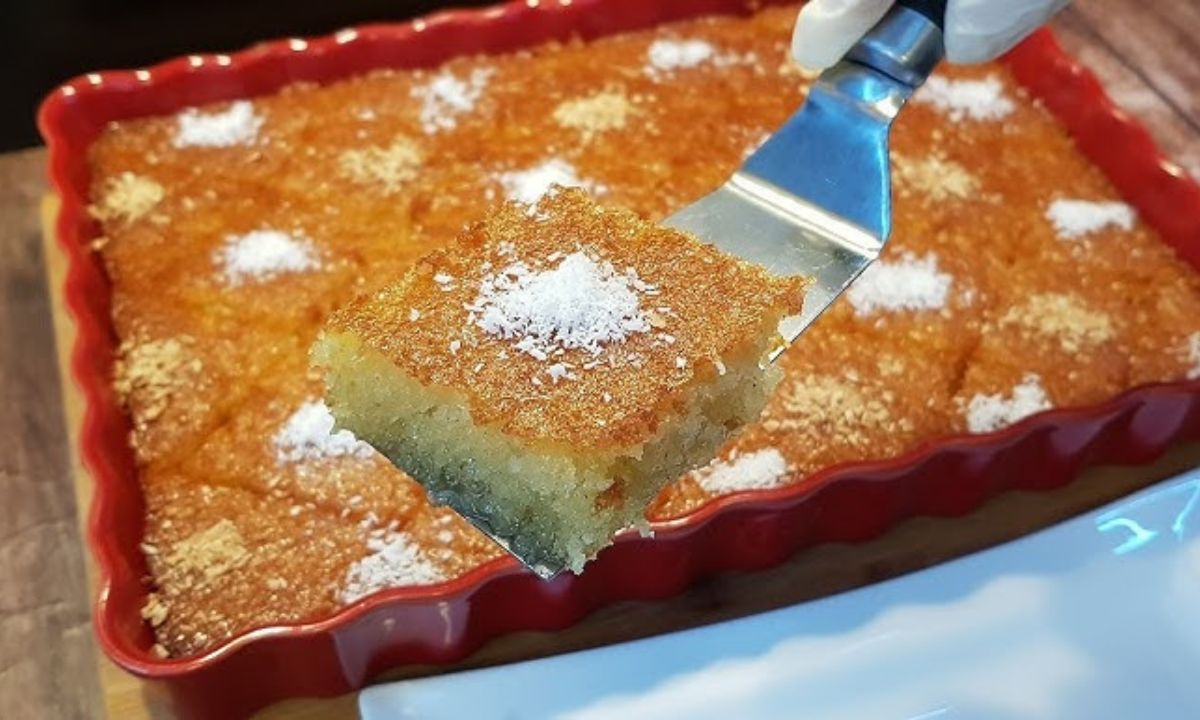 حلوى طعمها رهيب كيكة السميد بمذاق مميز حضريها في دقائق بمكونات متوفرة في كل منزل والطعم رائع