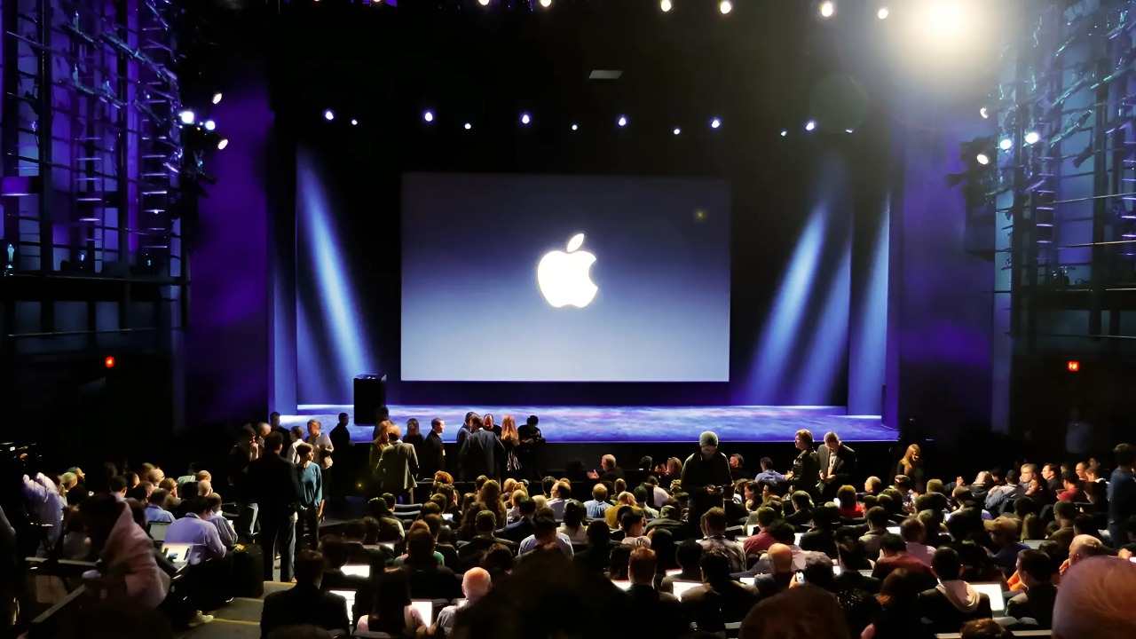 "وأخيرا تقديم هاتف ايفون 16" إطلاق نسخ جديدة من iPhone في مؤتمر شركة آبل اليوم.. مفاجآت بالجملة 2 “وأخيرا تقديم هاتف ايفون 16” إطلاق نسخ جديدة من iPhone في مؤتمر شركة آبل اليوم.. مفاجآت بالجملة