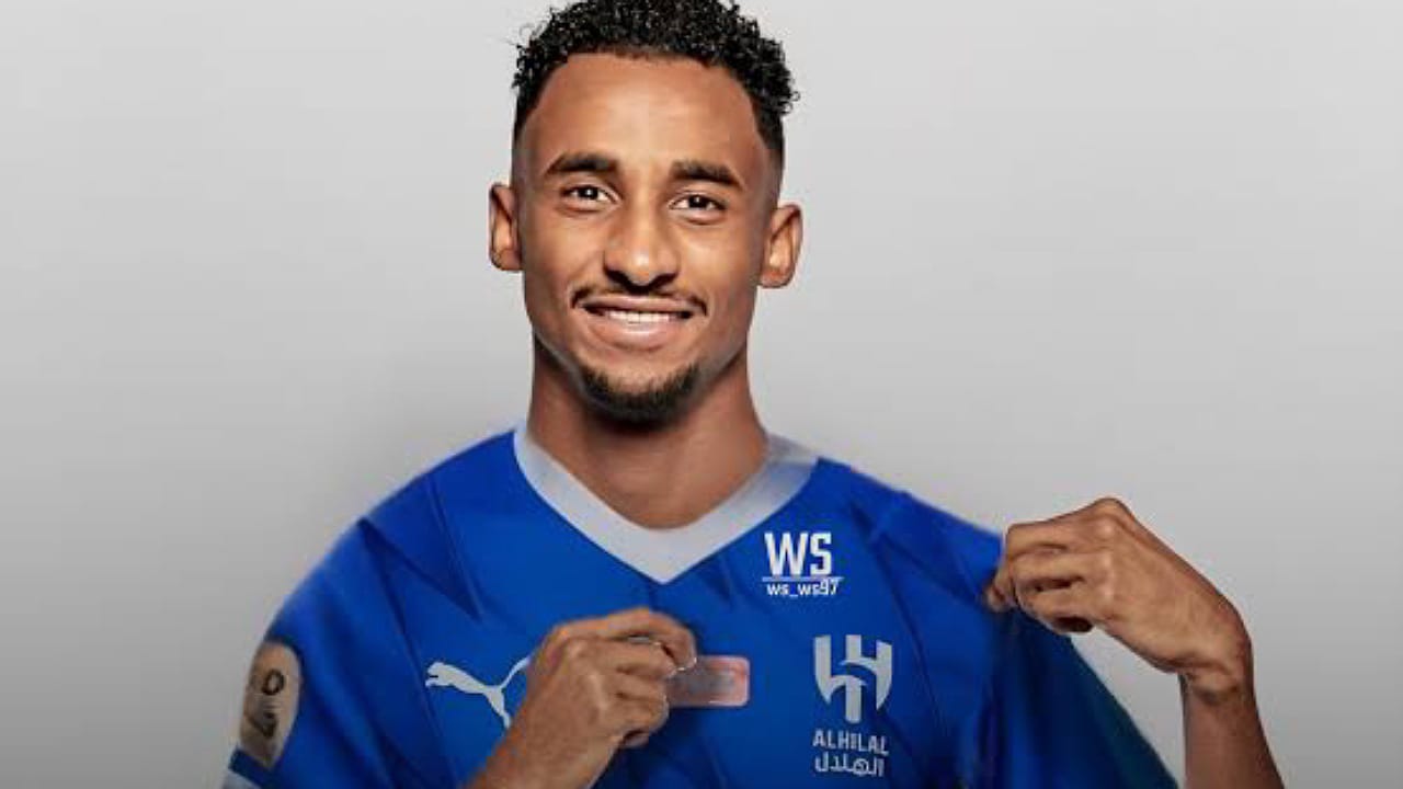 نادي الهلال السعودي يتلقى ضربة موجعة بشأن إصابة متعب الحربي.. ومدة غيابه