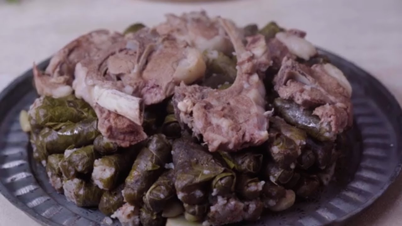 خطوات عمل ورق عنب مع الريش.. طبق لذيذ وخفيف
