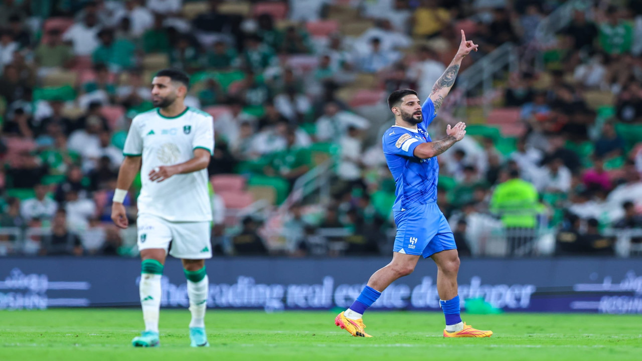 الجماهير في صدمة.. خيسوس يستبعد محترف الهلال من الكلاسيكو ضد الأهلي 5 الجماهير في صدمة.. خيسوس يستبعد محترف الهلال من الكلاسيكو ضد الأهلي