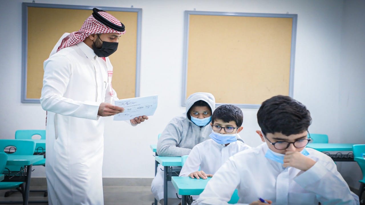 عدد ساعات الدراسة خلال الدوام الشتوي وموعد بداية اليوم الدراسي 1446 .. التعليم السعودي يٌوضح
