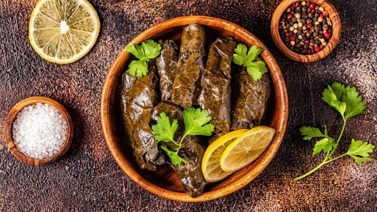 بالخطوات والمقادير .. طريقة عمل ورق العنب في قدر الضغط