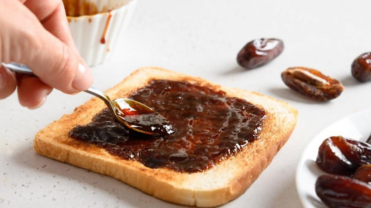 شتوية وغنية بالفوائد .. طريقة عمل مربى البلح بطعم وقوام لا مثيل له