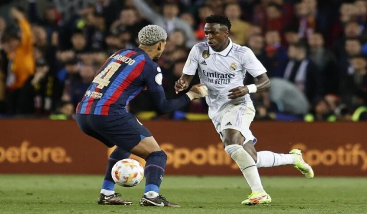 تشكيلة ريال مدريد ضد برشلونة في كلاسيكو الدوري الإسباني “الثلاثي المرعب بيلينجهام وفينسيوس ومبابي يقودان كتيبة الهجوم”