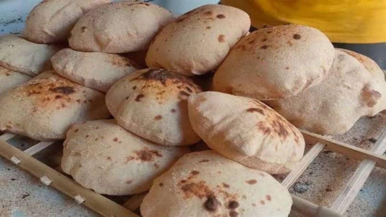 بعد ارتفاع اسعار الوقود.. رئيس شعبة المخابز يعلن عن مصير أسعار رغيف الخبز الحر والسياحي وهل يرتفع سعره أم لا