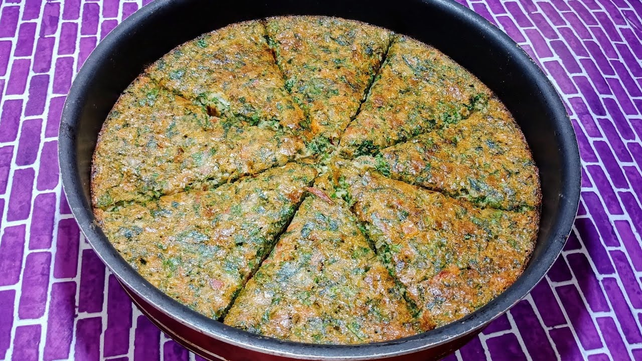 أكلة رهيبة شعبية لكن مغذية .. العجة المصرية بالبيض والخضروات لوجبة غداء أو عشاء شهية وغير مكلفة