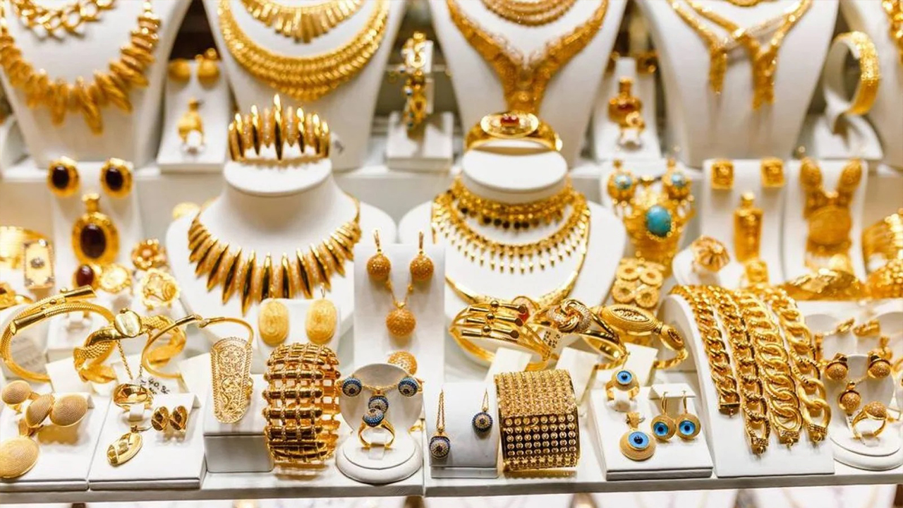 عاجل... أسعار الذهب تقفز لأعلى سعر لها منذ 9 أشهر وعيار 21 يصل 3700 جنيها 5 عاجل… أسعار الذهب تقفز لأعلى سعر لها منذ 9 أشهر وعيار 21 يصل 3700 جنيها