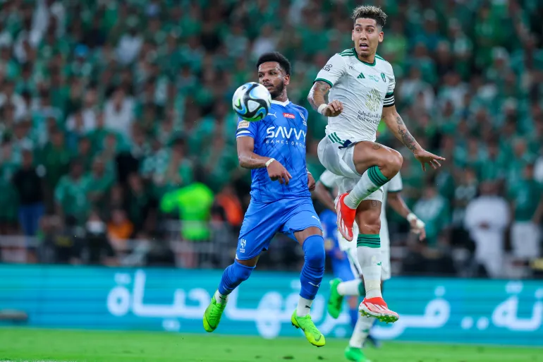 القنوات الناقلة لمباراة الهلال والأهلي في كلاسيكو دوري روشن السعودي