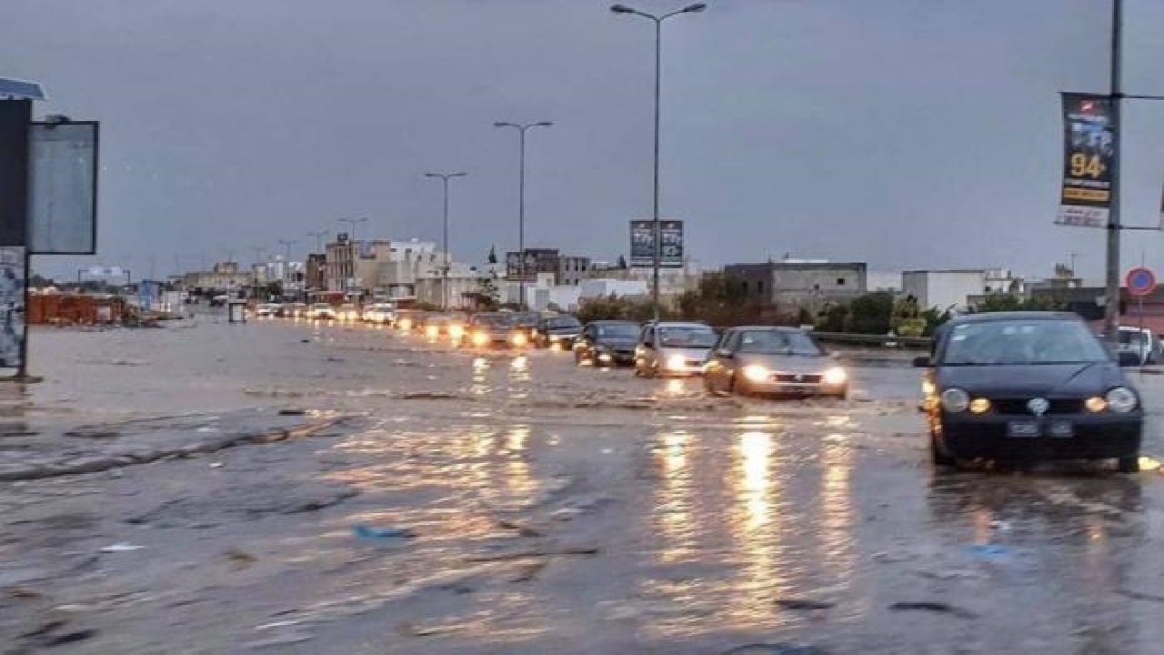 قرار وزاري بتعليق الدراسة الأسبوع القادم بتونس بسبب حالة الطقس وتحذيرات بعدم الإبحار وحماية المواشي والآلات الزراعية.. حقيقة الخبر