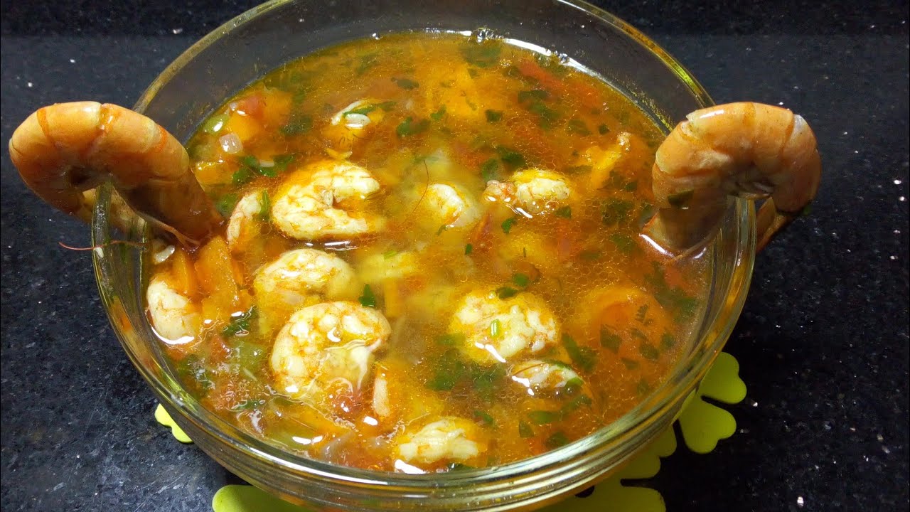 سهلة وبسيطة.. مكونات وخطوات عمل شوربة الجمبري