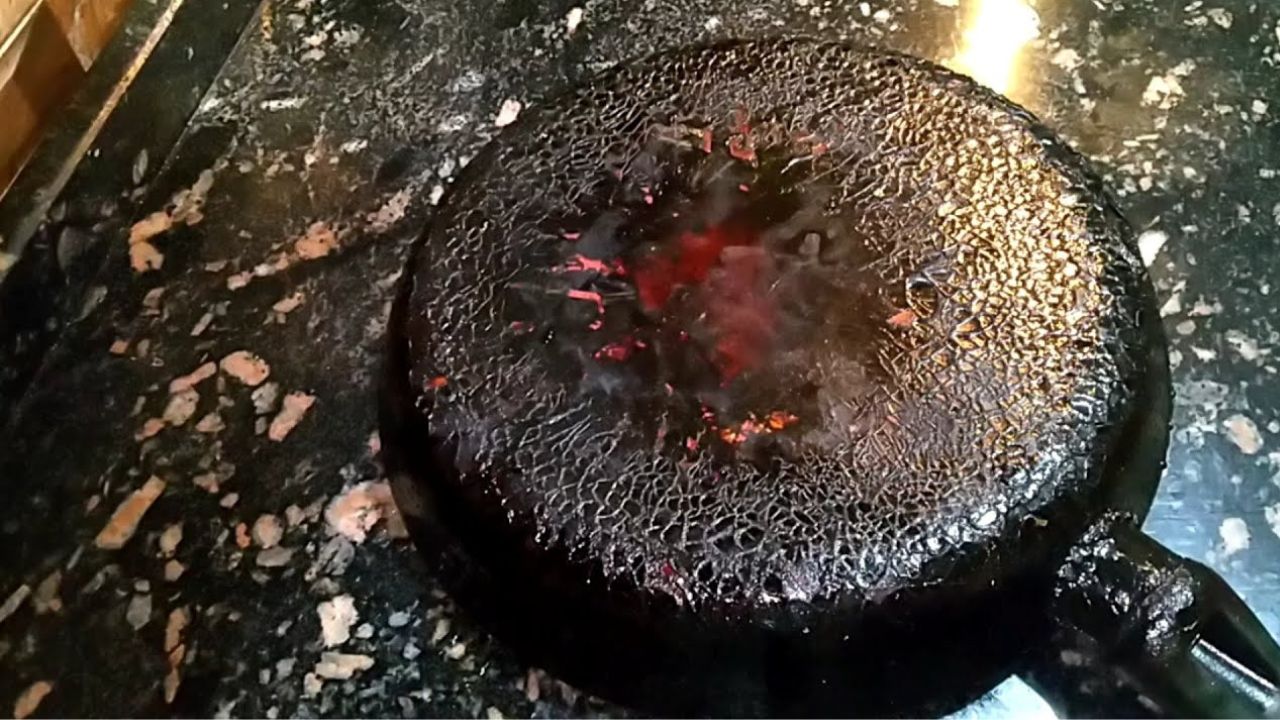 أقوي خلطة لتنظيف الطاسات والحلل التيفال المحروقة بـ 3 وصفات هترجعهالك جديدة بطريقة مذهلة وبسيطة
