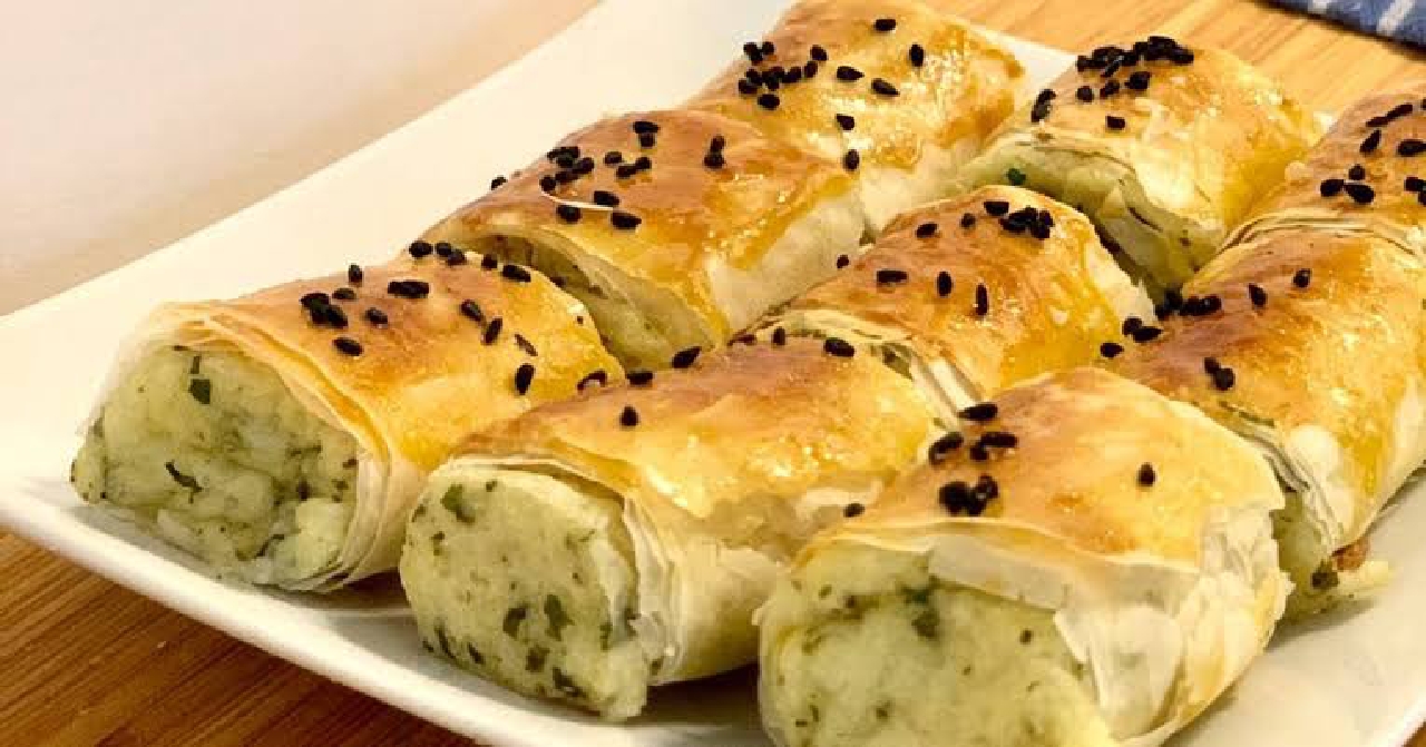 حضري في دقائق أجمل وأسرع الوجبات .. اعملي فطائر الرول بحشوة الجبنة على الطاسة