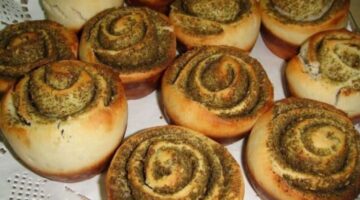 طريقة عمل فطائر الزعتر والسمسم اللذيذة بخطوات سهلة وسريعة