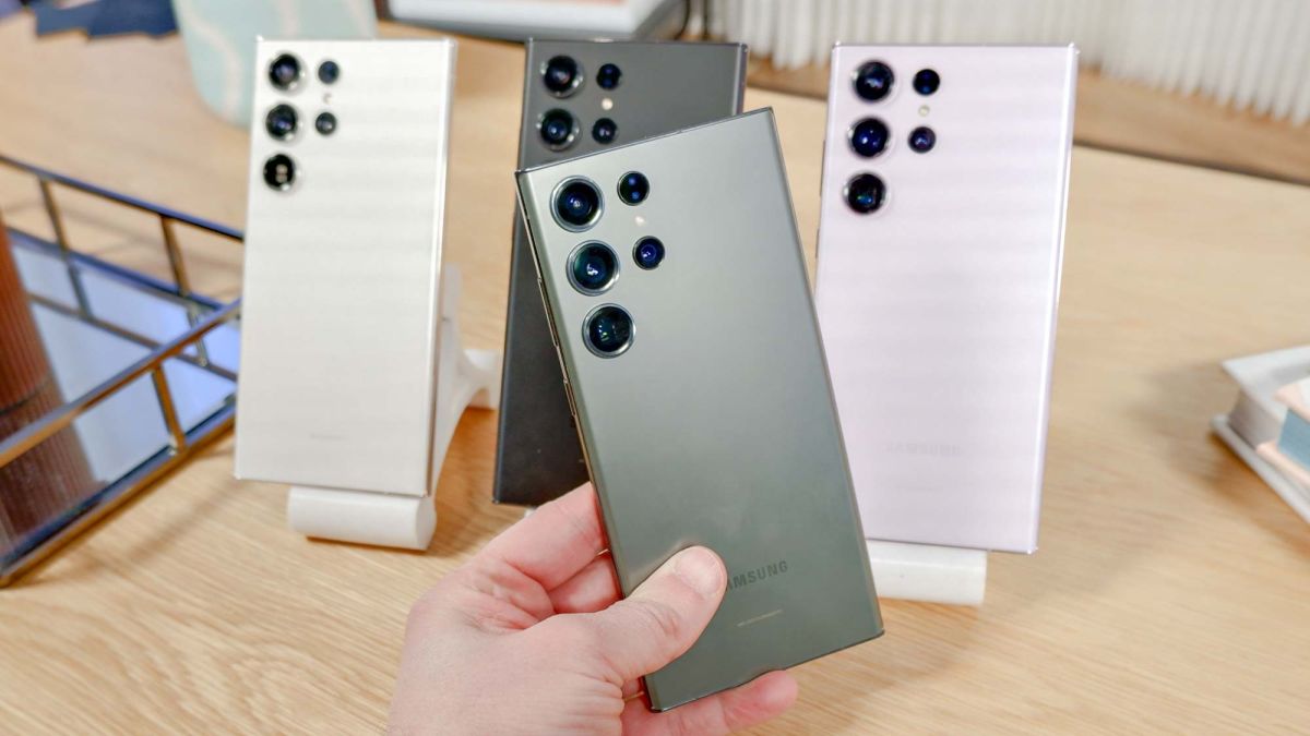 المنافس الشرس للأيفون في الساحة.. سعر ومواصفات samsung galaxy S24 Ultra المميز بمقاومة الماء والكاميرا العملاقة والامكانيات الخرافية بلا منازع