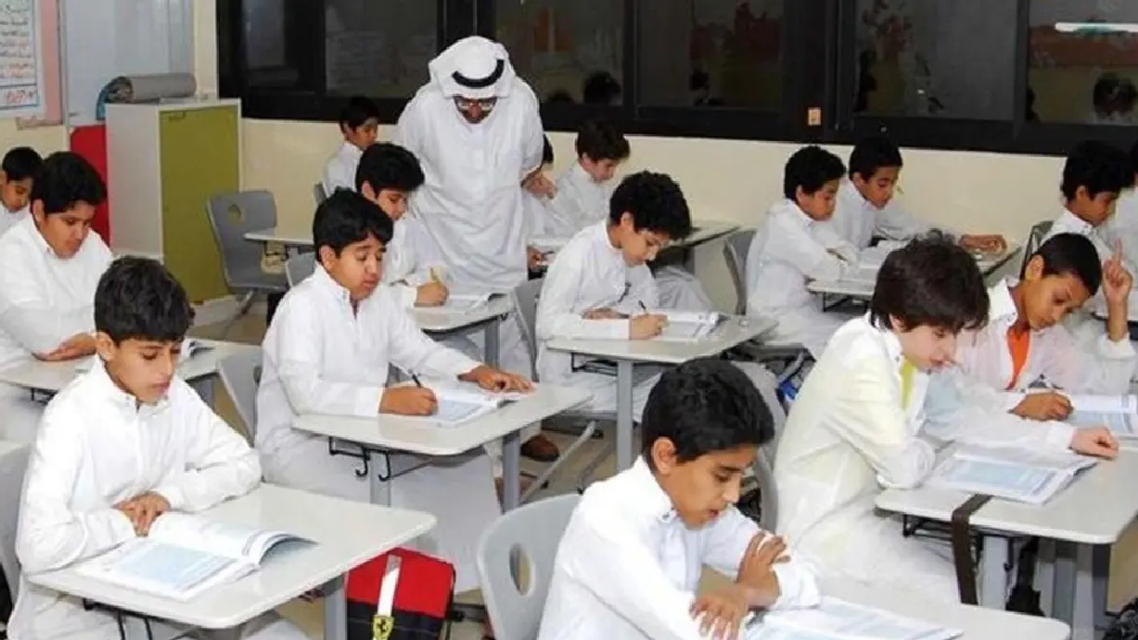 “وزارة التعليم السعودية توضح”.. موعد المدة المتبقية على الإجازة المطولة للفصل الدراسي الأول 1446ه‍.. كلها أيام ونفرح