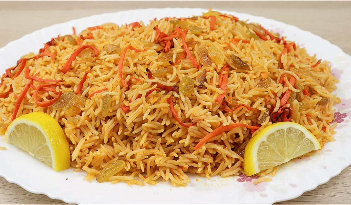 بكل سهولة هتحضري الأرز البخاري بالجزر والدجاج علي طريقة أشهر الشيفات