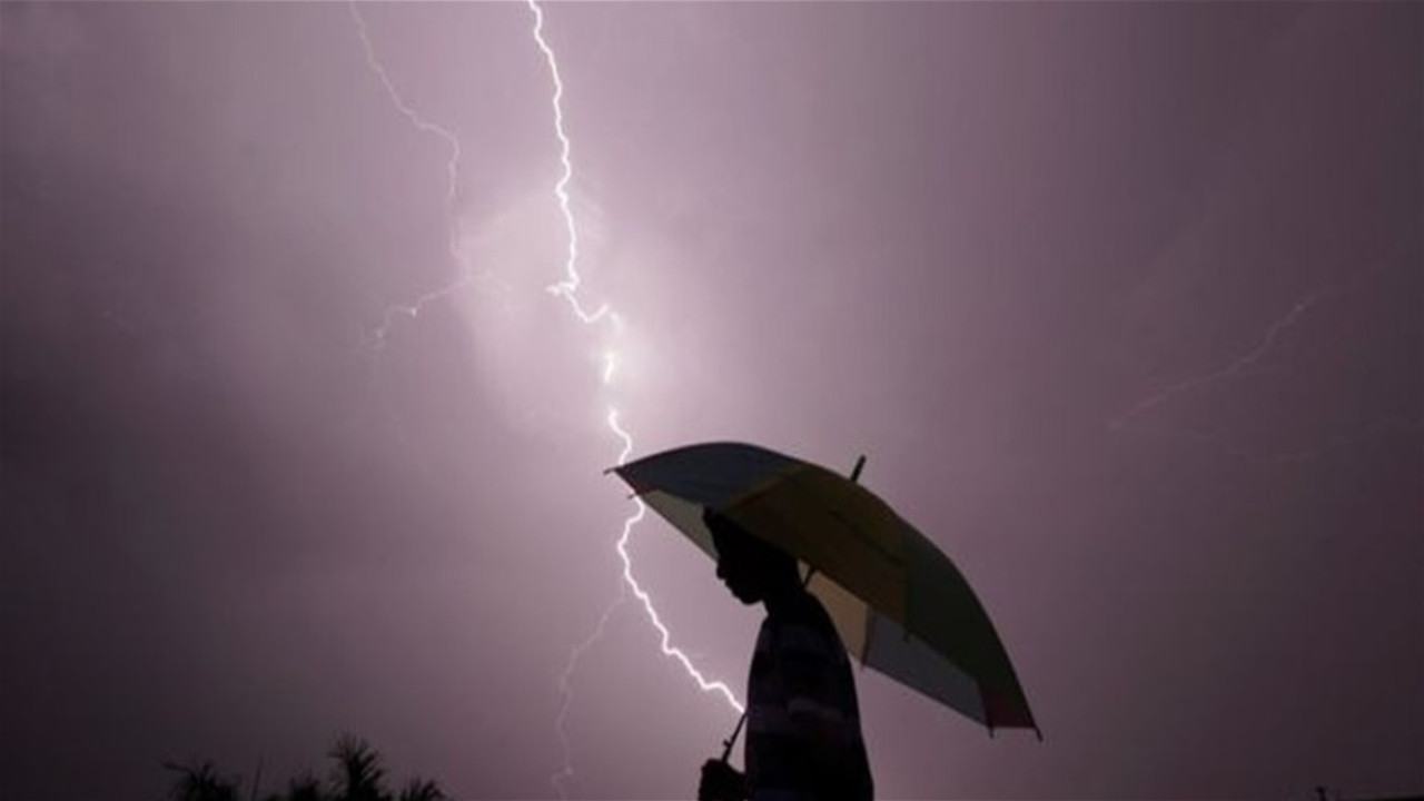 طقس السعودية.. تنبيه من حالة مطرية غزيرة وصواعق رعدية على هذه المناطق 2 طقس السعودية.. تنبيه من حالة مطرية غزيرة وصواعق رعدية على هذه المناطق