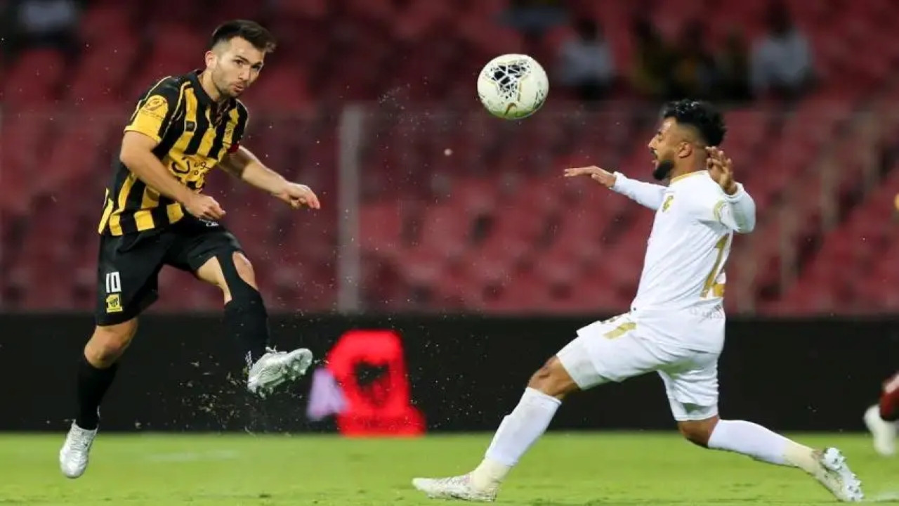 الفتح يفاجئ الجمهور بخطوة صادمة قبل مواجهة الاتحاد في دوري روشن.. ماذا يحدث؟