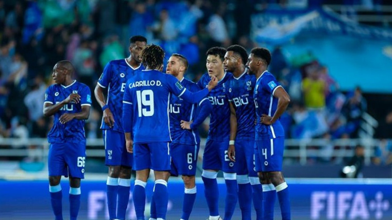 بسبب وفاة أحد أفراد عائلته.. نجم الهلال يغيب عن مباراة الشباب