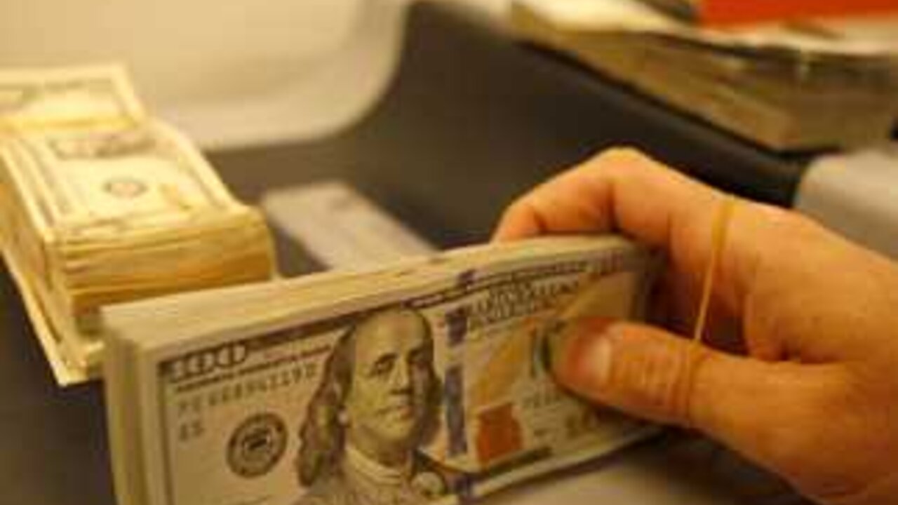 الأخضر يحلق في السماء.. ارتفاع جديد في سعر الدولار مقابل الجنيه اليوم الأحد 3- 11- 2024 في أخر تعاملات اليوم