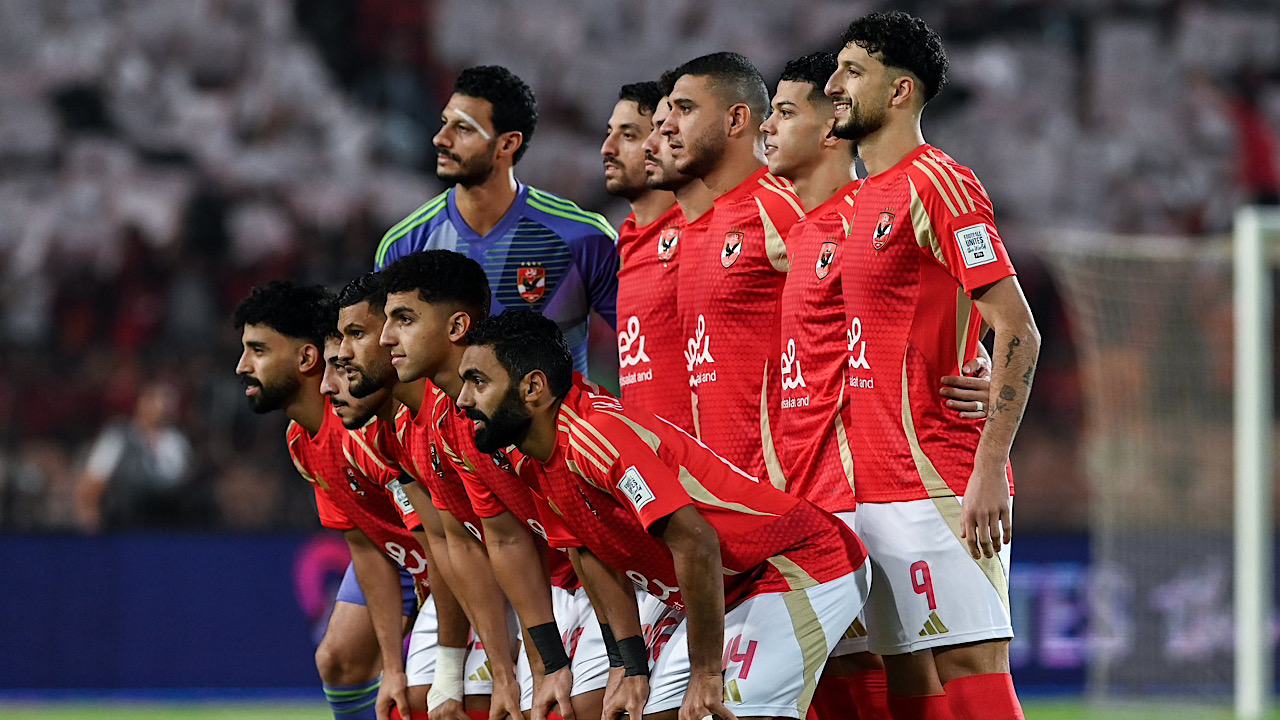 القنوات الناقلة لمباراة الأهلي وسيراميكا كليوباترا في الدوري المصري 2024-2025 والمعلق والتشكيل 5 القنوات الناقلة لمباراة الأهلي وسيراميكا كليوباترا في الدوري المصري 2024-2025 والمعلق والتشكيل
