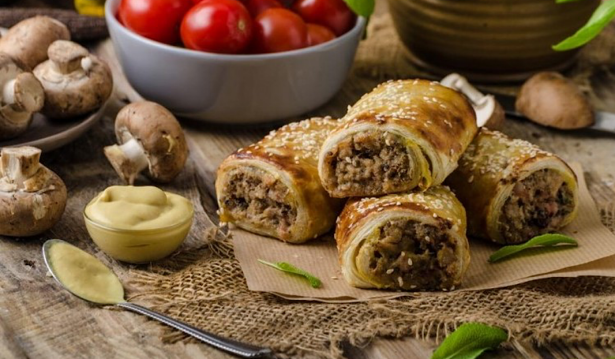 رائعة المذاق ومناسبة للعزومات .. طريقة عمل رولات الجلاش باللحمة المفرومة