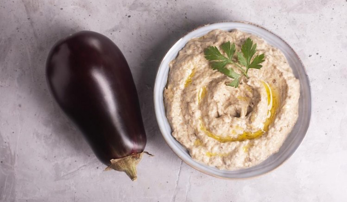بأسرار المطاعم .. طريقة عمل البابا غنوج بالطحينة والزبادي خطوة بخطوة 2 بأسرار المطاعم .. طريقة عمل البابا غنوج بالطحينة والزبادي خطوة بخطوة