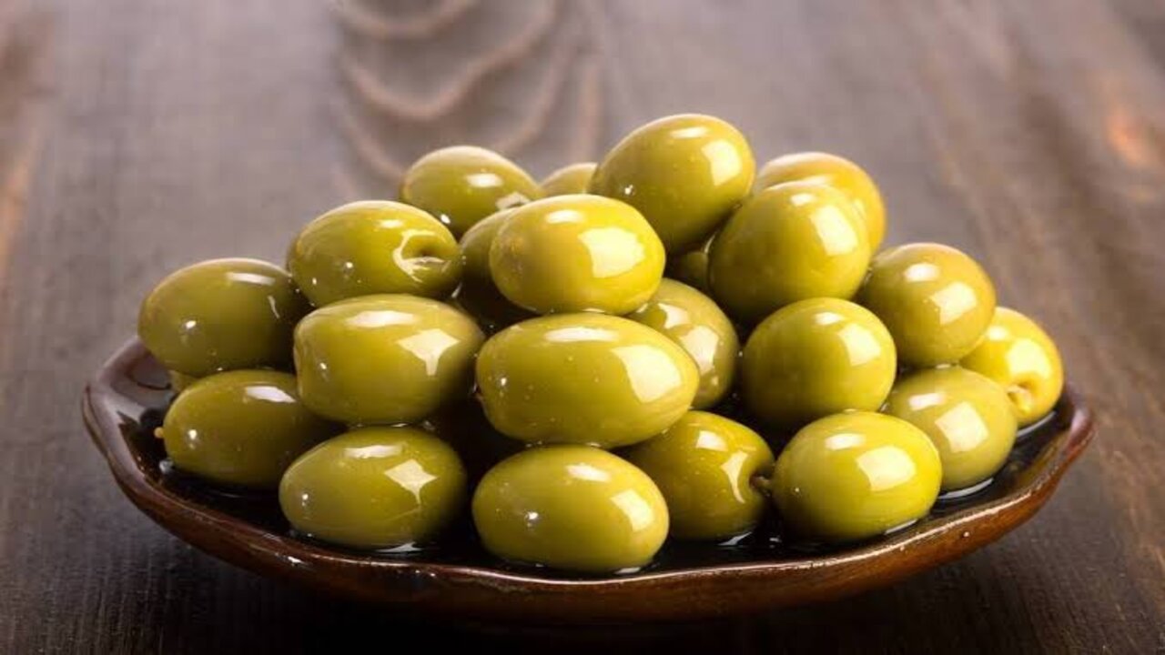 خلليه في الموسم بتاعه.. طريقة تخليل الزيتون بالماء والملح او المسلوق بخطوات سهلة وبسيطة 5 خلليه في الموسم بتاعه.. طريقة تخليل الزيتون بالماء والملح او المسلوق بخطوات سهلة وبسيطة