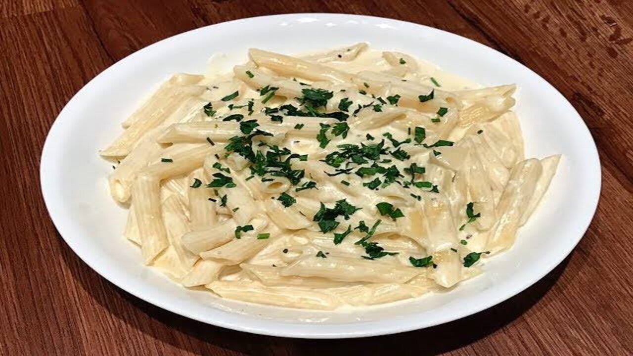 طعمها روعة.. طريقة عمل الباستا الإيطالية بالكريمة البيضا بمكونات وخطوات سهلة