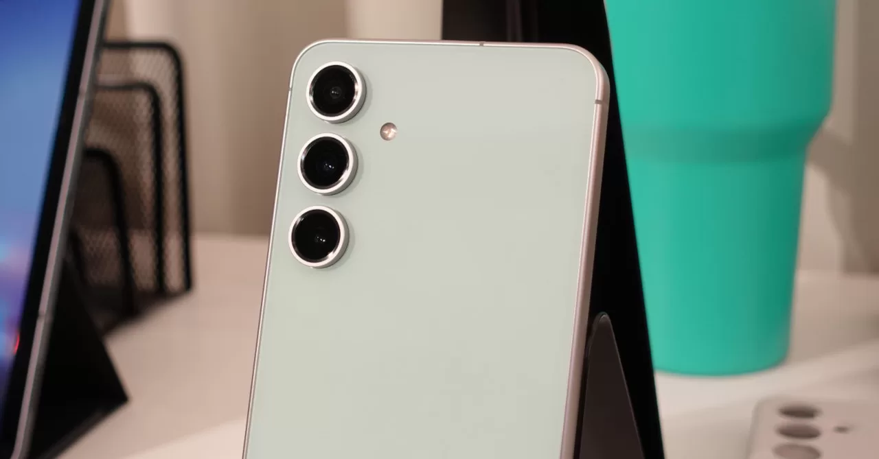 سامسونج تطرح تحفة فنية جديدة تسيطر بقوة أكتشف Samsung Galaxy S24 FE الأقوي في الأداء والتصميم الاحترافي والأمكانيات العالمية