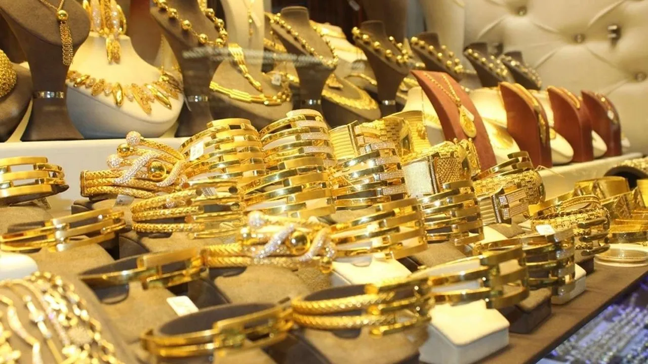 "قفزة في السعر".. أسعار الذهب والسبائك اليوم بعد آخر ارتفاع والجرام يسجل4217 جنيهًا 2 “قفزة في السعر”.. أسعار الذهب والسبائك اليوم بعد آخر ارتفاع والجرام يسجل4217 جنيهًا