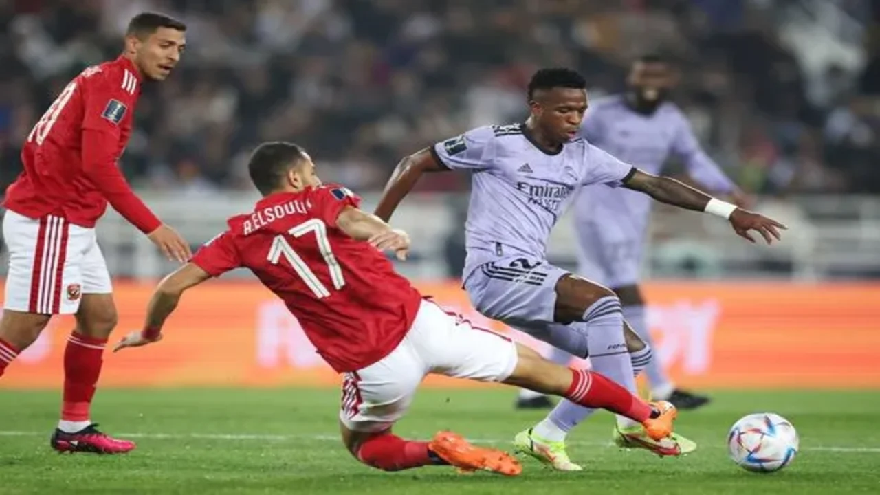 هل يعود قبل مباراة الأهلي المصري؟ ناقوس الخطر يدق بالسنتياجو برنابيو بعد اصابة فينيسيوس جونيور 5 هل يعود قبل مباراة الأهلي المصري؟ ناقوس الخطر يدق بالسنتياجو برنابيو بعد اصابة فينيسيوس جونيور