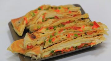 الجلاش بالجبنة والخضار