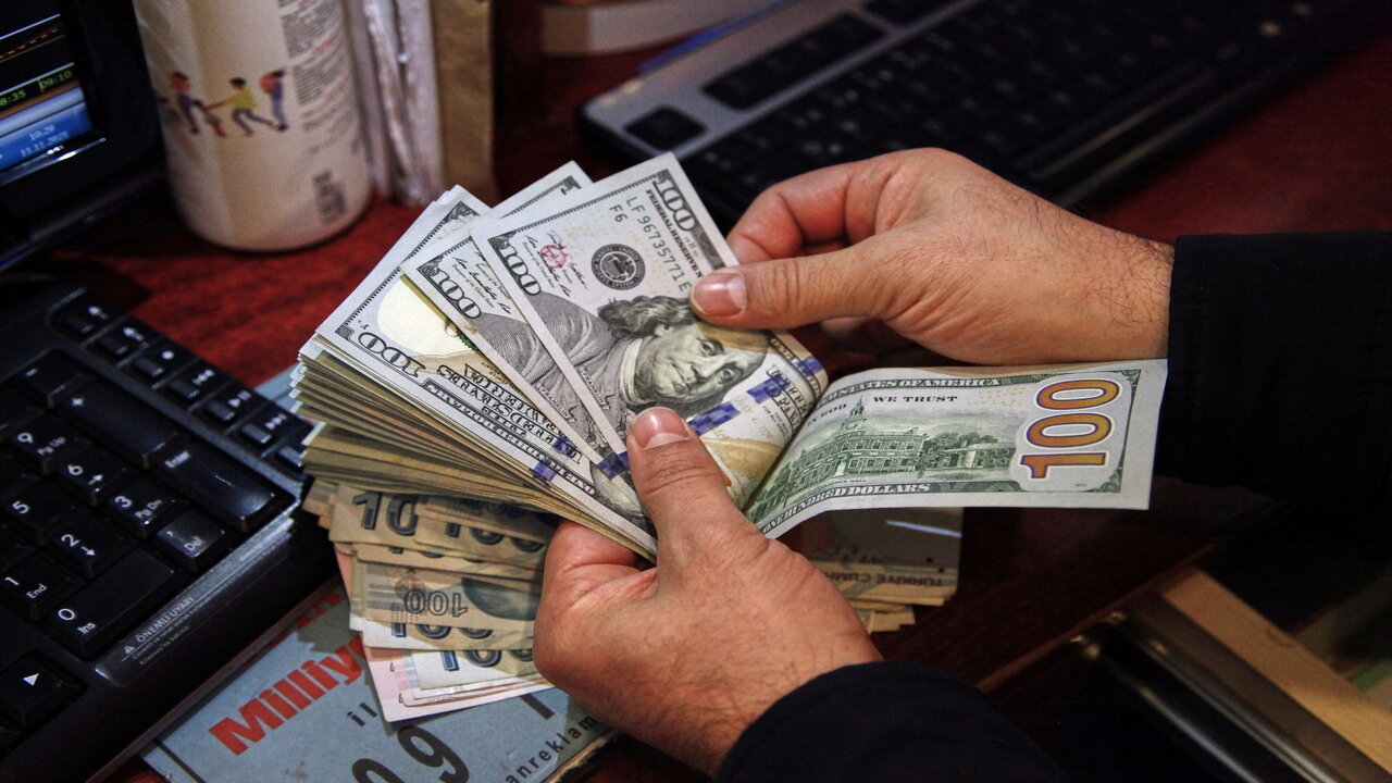 الأخضر وصل لفين بنهاية التعاملات.. سعر الدولار اليوم مقابل الجنيه المصري في البنوك 2 الأخضر وصل لفين بنهاية التعاملات.. سعر الدولار اليوم مقابل الجنيه المصري في البنوك