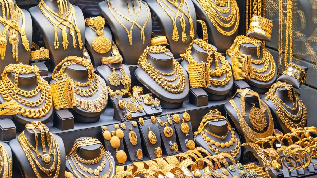 بعد تراحع أسعار الذهب وارتفاع الدولار عالميًا.. ما تأثيراته على سعر الجرام عيار 21 في السعودية