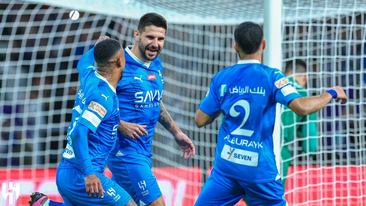 هل تنقل على قناة مفتوحة؟ القنوات الناقلة لمباراة الهلال والاستقلال اليوم بدوري أبطال آسيا 2025 والمعلق