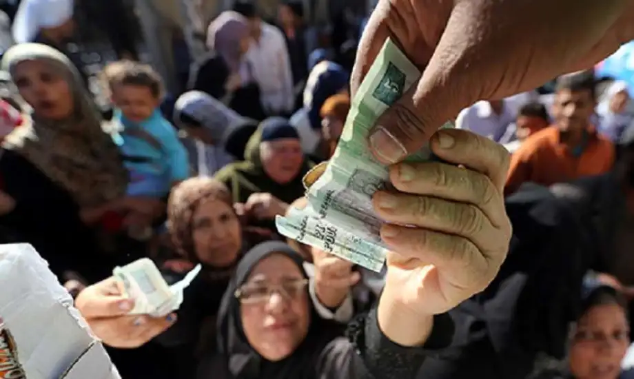 منها الزيت والسكر.. تفاصيل جديدة حول تحويل الدعم السلعي إلى نقدي وتأثيره على أسعار السلع الأساسية 2 منها الزيت والسكر.. تفاصيل جديدة حول تحويل الدعم السلعي إلى نقدي وتأثيره على أسعار السلع الأساسية