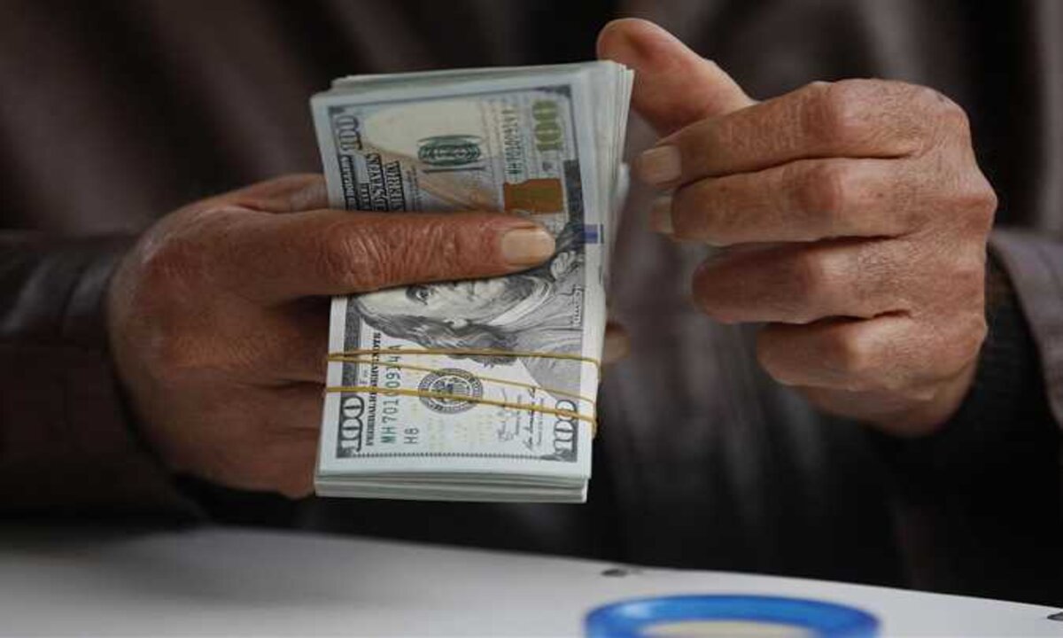 "الأخضر بكام".. سعر الدولار أمام الجنيه في نهاية تعاملات اليوم الجمعة 2 “الأخضر بكام”.. سعر الدولار أمام الجنيه في نهاية تعاملات اليوم الجمعة