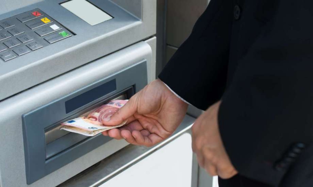 رسميا..حدود السحب اليومي من ATM والبنوك بعد قرار المركزي الأخير 5 رسميا..حدود السحب اليومي من ATM والبنوك بعد قرار المركزي الأخير