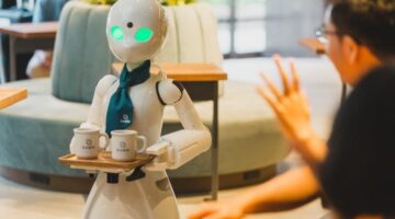 روبوت يقدم أشهى مشروب ياباني في أقل من ثانية