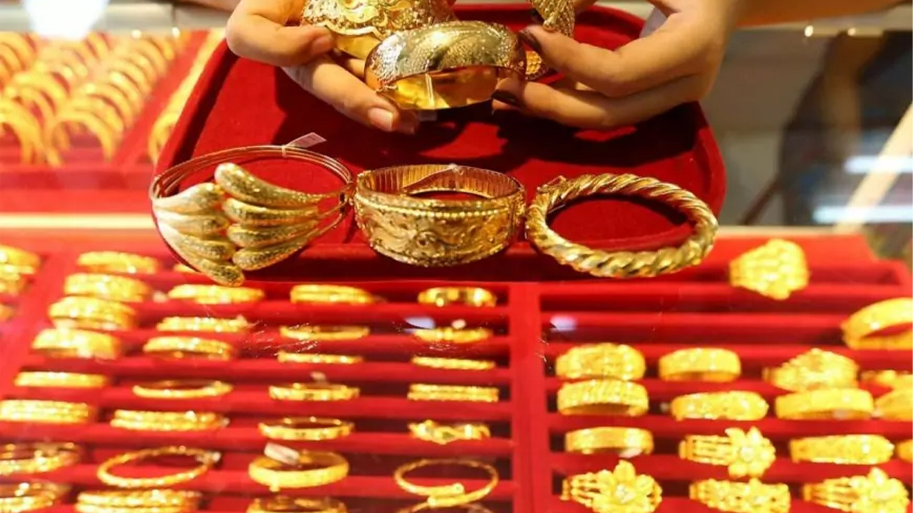 "بكام عيار 21 النهاردة".. كم سعر الذهب اليوم الجمعة 1 نوفمبر 2024 وسعر الجنيه الذهب 5 “بكام عيار 21 النهاردة”.. كم سعر الذهب اليوم الجمعة 1 نوفمبر 2024 وسعر الجنيه الذهب