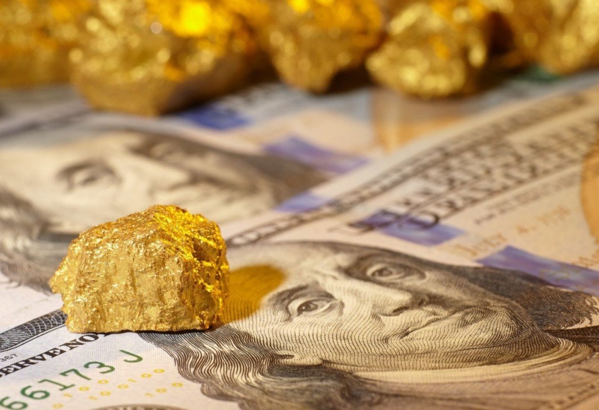 تراجع الأصفر وارتفاع الأخضر.. سعر الذهب والدولار اليوم في السوق