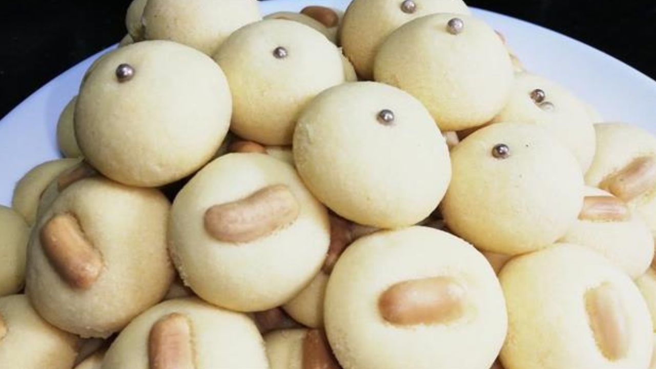 “حلويات العيد” طريقة عمل الغريبة الناعمه في البيت هدوب دوبان من رقة عجينتها